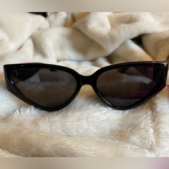 NWT Betsey Johnson Sunglasses - Picture 7 of 8